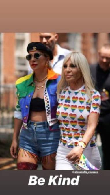 Otos famosos como Donatella Versace estuvieron presentes en el evento llevado a cabo en Greenwich Village, Nueva York.