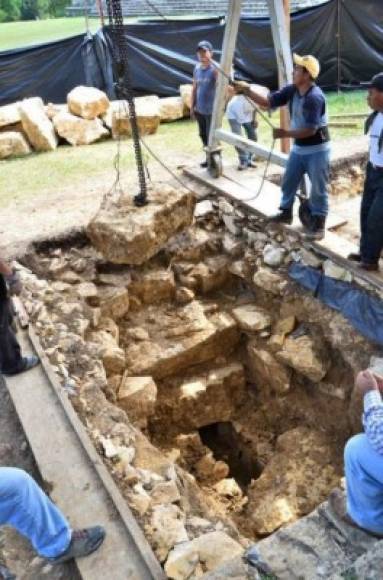 Este descubrimiento, dicen los expertos, podría cambiar muchas de las hipótesis originales que planteó el arqueólogo Alberto Ruz, quien descubrió la cámara funeraria de Pakal II en 1952.