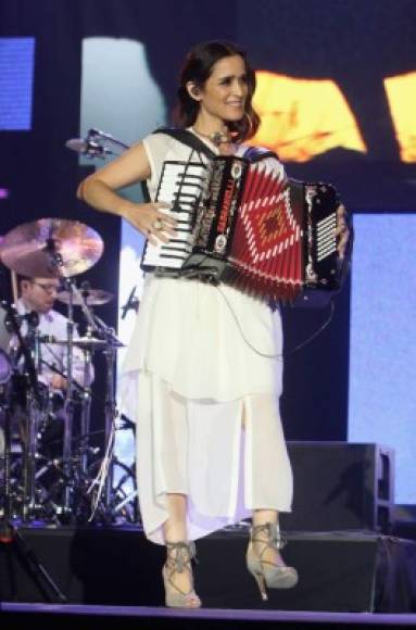 Carlos Vives y Julieta Venegas cantaron 'El progreso'.