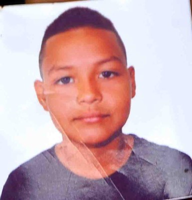 Niño iba en busca de su madre y muere en balacera