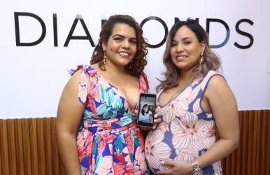 Rocío Gonzáles, Nidia Alvarado y Mariela Medina (en el teléfono).