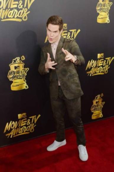 El presentador estrella de los MTV Movie and TV Awards 2017, Adam DeVine.
