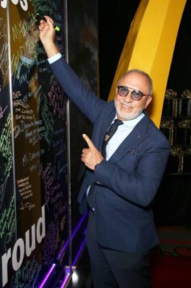 El famoso productor musical Emilio Estefan también asistió a la gala de premiación de leyendas de la música.