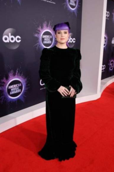 LOS ANGELES, CALIFORNIA - NOVEMBER 24: Kelly Osbourne attends the 2019 American Music Awards at Microsoft Theater on November 24, 2019 in Los Angeles, California. Matt Winkelmeyer/Getty Images for dcp/AFP