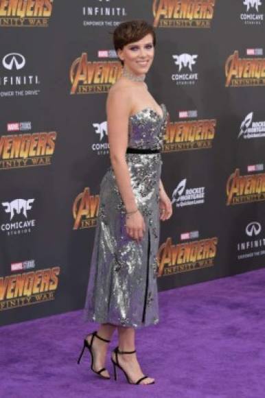 1. Scarlett Johansson <br/>Ganancia: $40,5 millones de dólares.<br/><br/>Según Forbes, Johannson ganó entre junio de 2017 y junio de 2018 un total de 40,5 millones de dólares, cuatro veces más que el periodo anterior, sustituyendo a Emma Stone en el primer puesto de la popular lista.