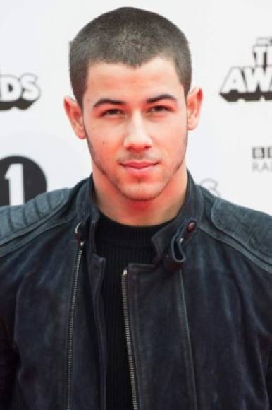 Nick Jonas: el joven cantante fue diagnosticado con diabetes tipo 1 en 2005, meses antes de que le fuera detectada, la estrella presentó claros síntomas de esta enfermedad como pérdida de peso. Nick debe llevar una dieta muy estricta.<br/>
