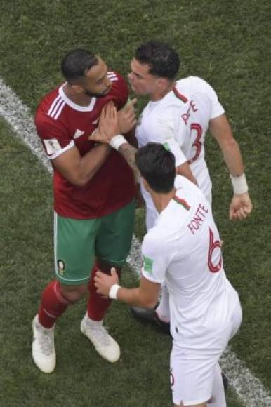 Mehdi Benatia por poco se va a los golpes con el portugués Pepe.