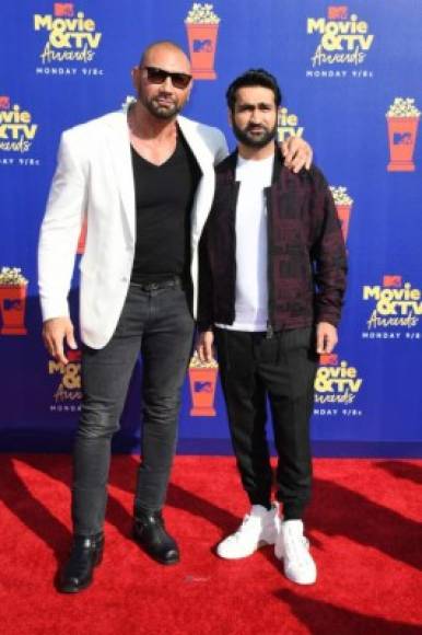 Los actores Dave Bautista y Kumail Nanjiani llegaron como la dupla que interpretaron en la nueva cinta 'Stuber'.