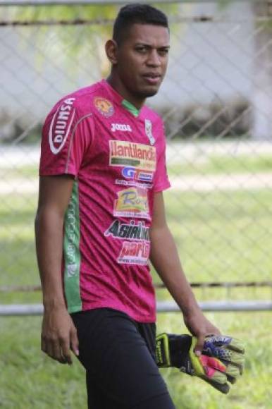 Denovan Torres: El portero había sido anunciado como nuevo refuerzo del Honduras Progreso pero al final no fue así y volvió al Marathón, ya que los verdes aducen que tiene contrato con ellos.