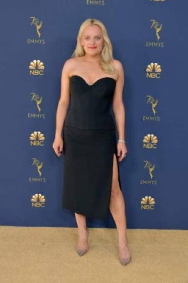 Las primeras veces, tras el éxito de 'The Handmaid's Tale', se perdonó a Elisabeth Moss sus vestidos algo sosos en las alfombras, pero ya no más.<br/><br/>Moss tiene toda la capacidad de lucir como la estrella que es, pero no se da la oportunidad.