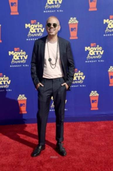 El productor músico Evan Ross se miró bastante solitario en la alfombra sin la compañía de su esposa Ashlee Simpson.