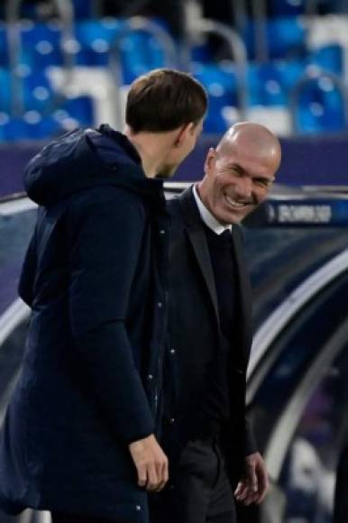 Thomas Tuchel, entrenador del Chelsea, se dio un cordial saludo con Zidane previo al pitazo inicial.