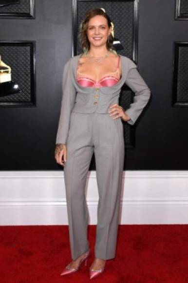 La cantante Tove Lo mostró de más con un traje que dejaba ver su sostén. MIRA:<a href='https://www.laprensa.hn/fotogalerias/farandula/1351921-411/alfombra-roja-de-los-grammy-awards-2020' style='color:red;text-decoration:underline' target='_blank'>Alfombra roja de los Grammy Awards 2020<br/></a>