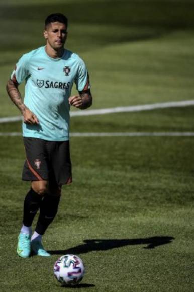 Joao Cancelo: Lateral portugués que no entra en los planes de Guardiola en el Manchester City y por lo tanto se lo ha ofrecido al Barcelona. Foto AFP.