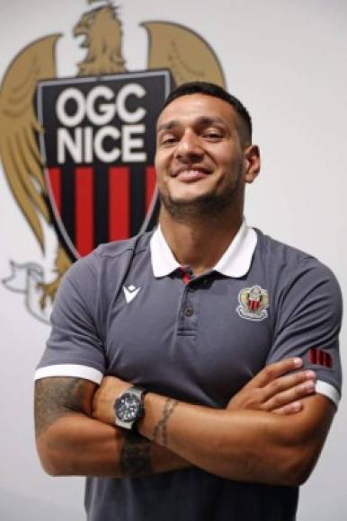 El Sevilla hizo oficial este miércoles la marcha del extremo portugués Rony Lopes, que se va al Niza de Francia cedido con una opción de compra al final de la temporada. Estará, desde este verano, a las órdenes de Patrick Vieira.