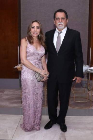 Ivonne y Rolando Mourra.