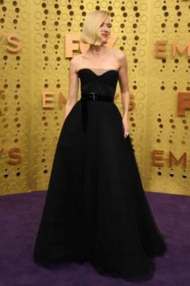 Naomi Watts en un vestido estilo bustier de Dior Haute Couture con una falda de malla en capas.