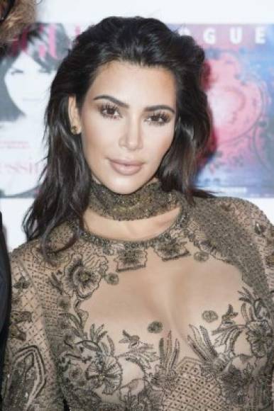 Kim Kardashian le da muerte al contouring (y la bienvenida nontouring) en su maquillaje.