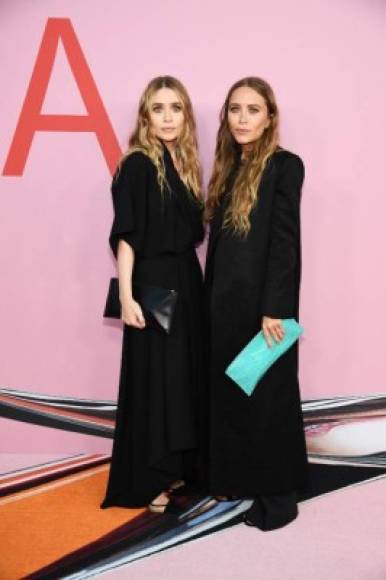 Las ahora diseñadoras Ashley Olsen y Mary-Kate Olsen ganaron el premio por diseño de accesorios por su marca 'The Row'.