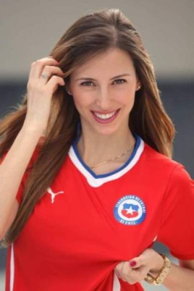 La brasileña apoyando a Chile por su amado.