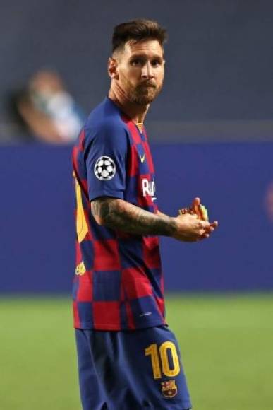 Messi se quitó el gafete de capitán mientras caminaba al camerino.