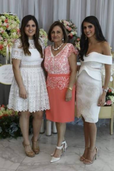 Diana Zummar, Diana Handal y Carol Zummar.