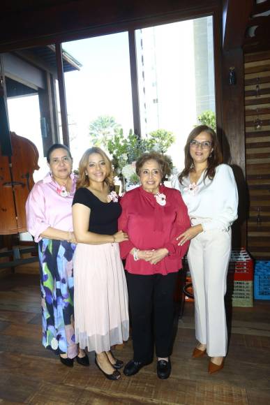 Tatiana Puerto, Ada Raudales, Sonia Puerto y Carol de Fúnez 