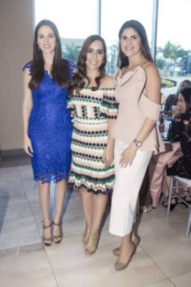 Leyla Canahuati, Vanessa Nazrala y Natalie Canahuati.