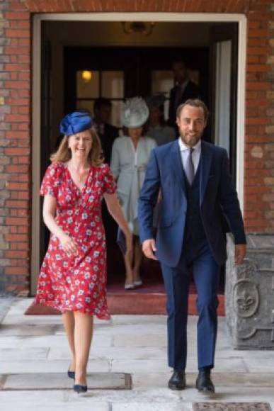 James Middleton, el hermano de Kate, y Lady Laura Marsham, una de las madrinas de Louis.