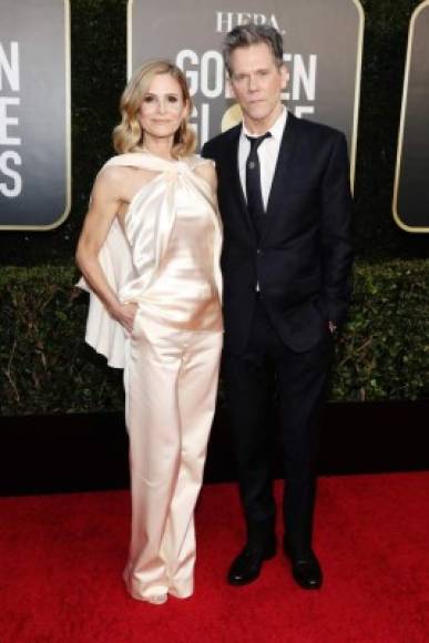 Kyra Sedgwick y Kevin Bacon (en Dior Men) deslumbraron con 'looks' en blanco y negro.