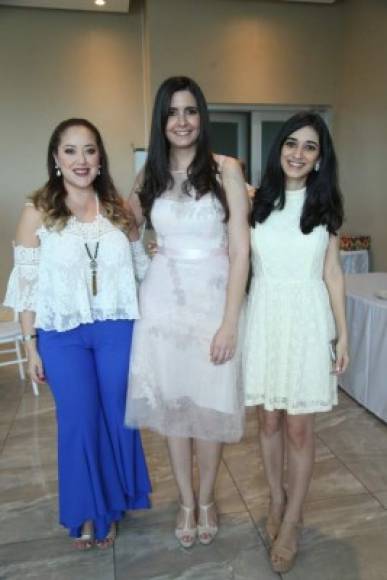 Alejandra Soto, Vanessa Gavridilis y Amira Kharoufeh.