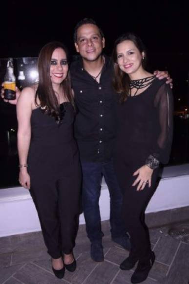 Vanessa Nazrala con Alejandro e Isabel Morales.