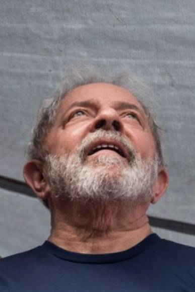 De cumplir con la totalidad de su sentencia, Lula saldría de prisión en el año 2030. Tendrá entonces 85 años, por lo que su futuro político es incierto.