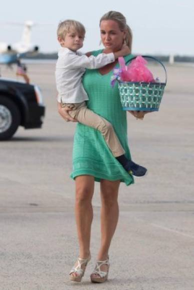 La esposa de Donald Trump Jr., Vanessa, junto a su hijo Tristan también viajaron junto al presidente y la primera dama a Washington.