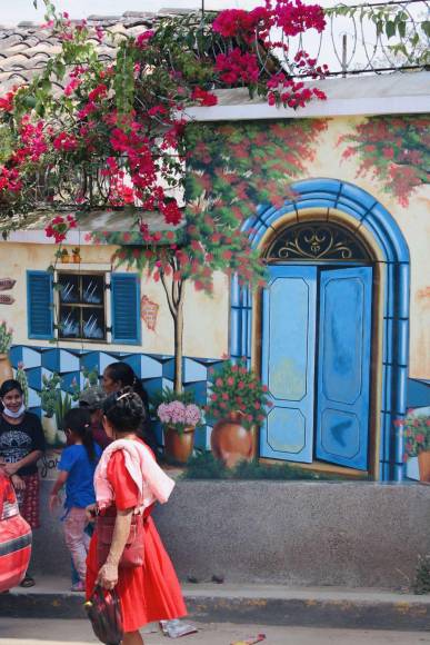 Hace dos fines de semana, unos 50 artistas expertos en pintura mural procedentes de Honduras, Colombia, México y El Salvador se concentraron en Dulce Nombre para participar en el primer Festival Internacional de Muralismo