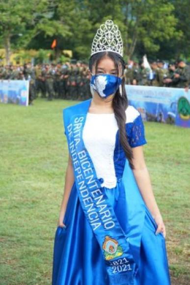 Además, en las instalaciones del Liceo Militar se presentó a la señorita independencia, quien con mucho orgullo posó para las cámaras. <br/>