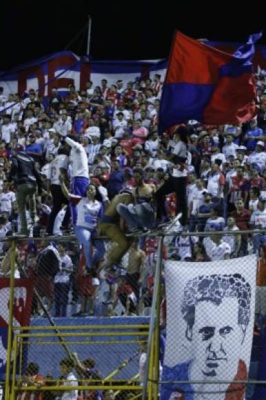 Una verdadera fiesta deportivo se vivió en el Morazán de San Pedro Sula con la llegada del Olimpia.