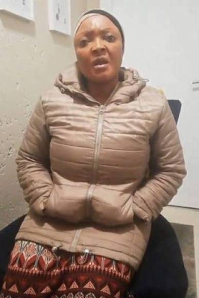 Sithole fue detenida por la policía el pasado 17 de junio en su casa familiar del municipio de Rabie Ridge, cerca de la mencionada ciudad de Johannesburgo. La trasladaron a una comisaría cercana y luego fue entregada a los servicios sociales, que la derivaron a la sala psiquiátrica del centro de salud citado.