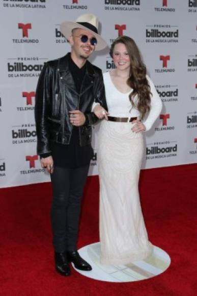 Jesse y Joy en la alfombra roja de los Premios Billboard 2016.