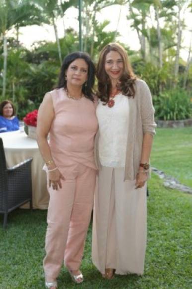 Nelly López y Liliam Saavedra.