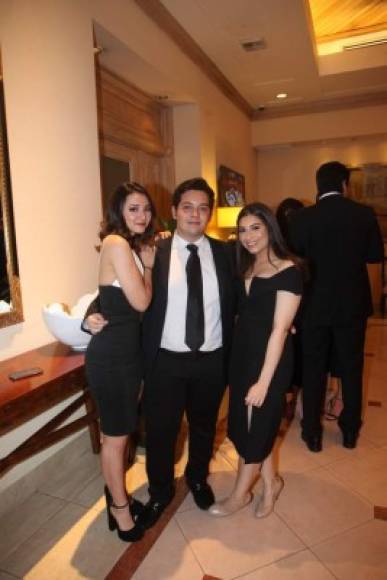 Emily García, Eduardo Hall y Alexandra Banegas.