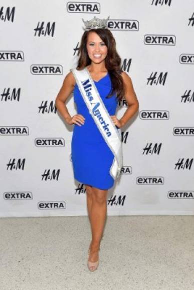 La representante de Dakota del Norte, Cara Mund, levantó la corona.<br/>