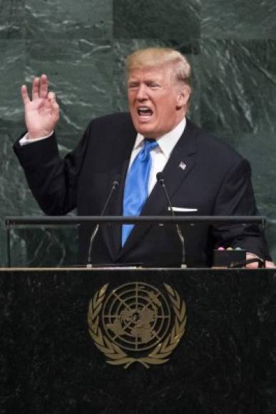 En poco más de media hora de discurso, Trump delineó su visión del estado actual del mundo y los desafíos prioritarios, y aprovechó para dejar flotando una amenaza ominosa al recordar que la capacidad militar estadounidense alcanzará en muy breve el nivel máximo de su poderío.