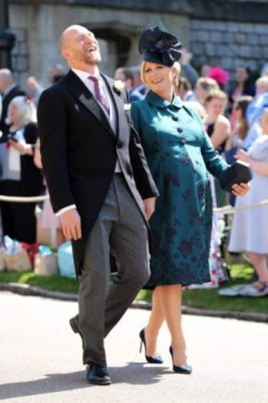 Mike Tindall y su esposa Zara, prima del príncipe Harry, llegaron muy sonrientes a la boda real.