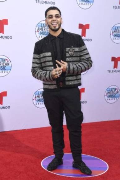 Anuel AA no pudo faltar en la gala.