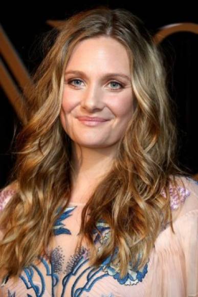 Romola Garai, la actriz británica que ha aparecido en películas como 'Atonement' y 'Dirty Dancing: Havana Nights', dijo que se reunió con el Weinstein en una habitación de hotel. Él salió a la puerta en su bata. Yo sólo tenía 18 años ', le dijo a The Guardian. 'Me sentí violada por ello, se ha quedado muy claramente en mi memoria.'