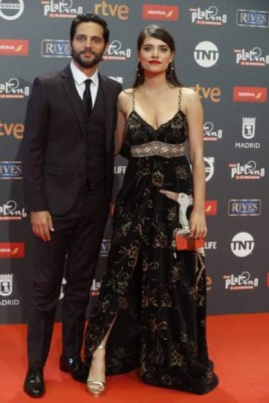 Eva de Dominici es novia del también actor argentino Joaquín Furriel, quien es 20 años mayor que ella. Ambos acudieron recientemente a la ceremonia de entrega de los IV Premios Platino del cine iberoamericano celebrada en Madrid, España.