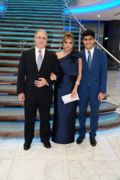 Mauricio, Vivian y Mauricio Kattán.