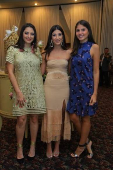 Rebecca Rosenthal, Daniela y Claudia Kattán.