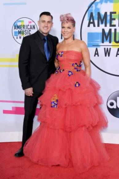 Pink y su esposo Carey Hart